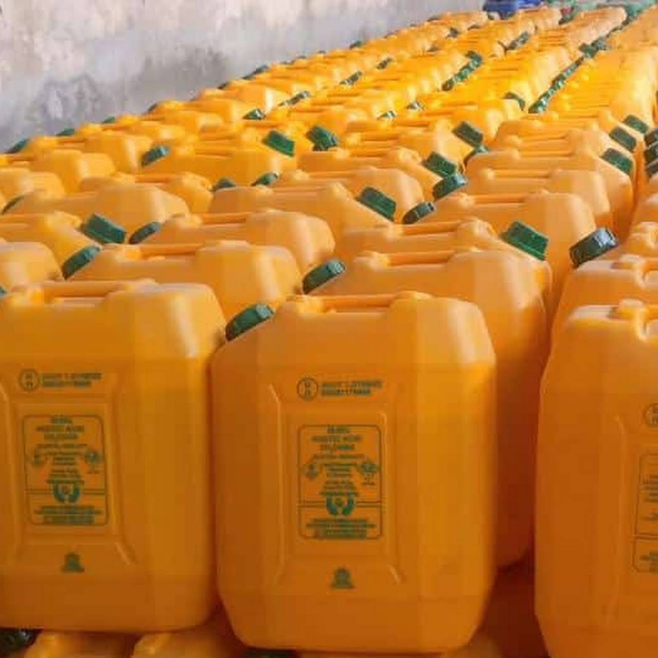 5040870_acetic acid.jpg